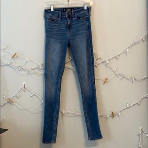 Hollister skinny jeans(light wash)